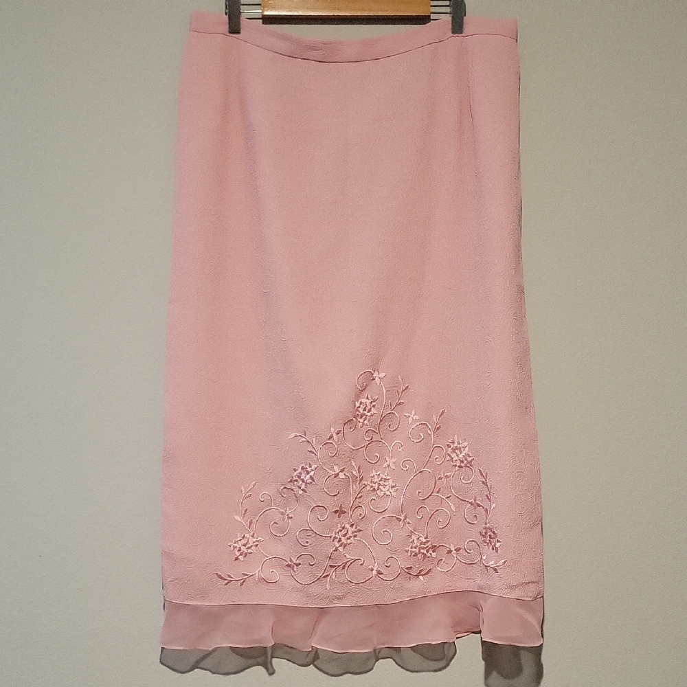 Elegant Pink Embroidered Pencil Skirt